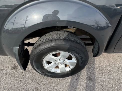 Used 2010 Nissan Frontier SE image 27