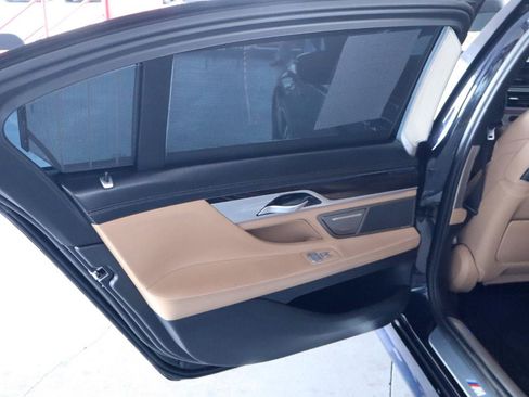 Used 2017 BMW 740i RWD image 31