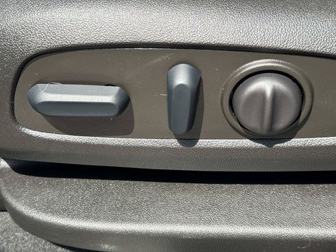Used 2022 Chevrolet Equinox LS w/ LS Convenience Package FWD image 18