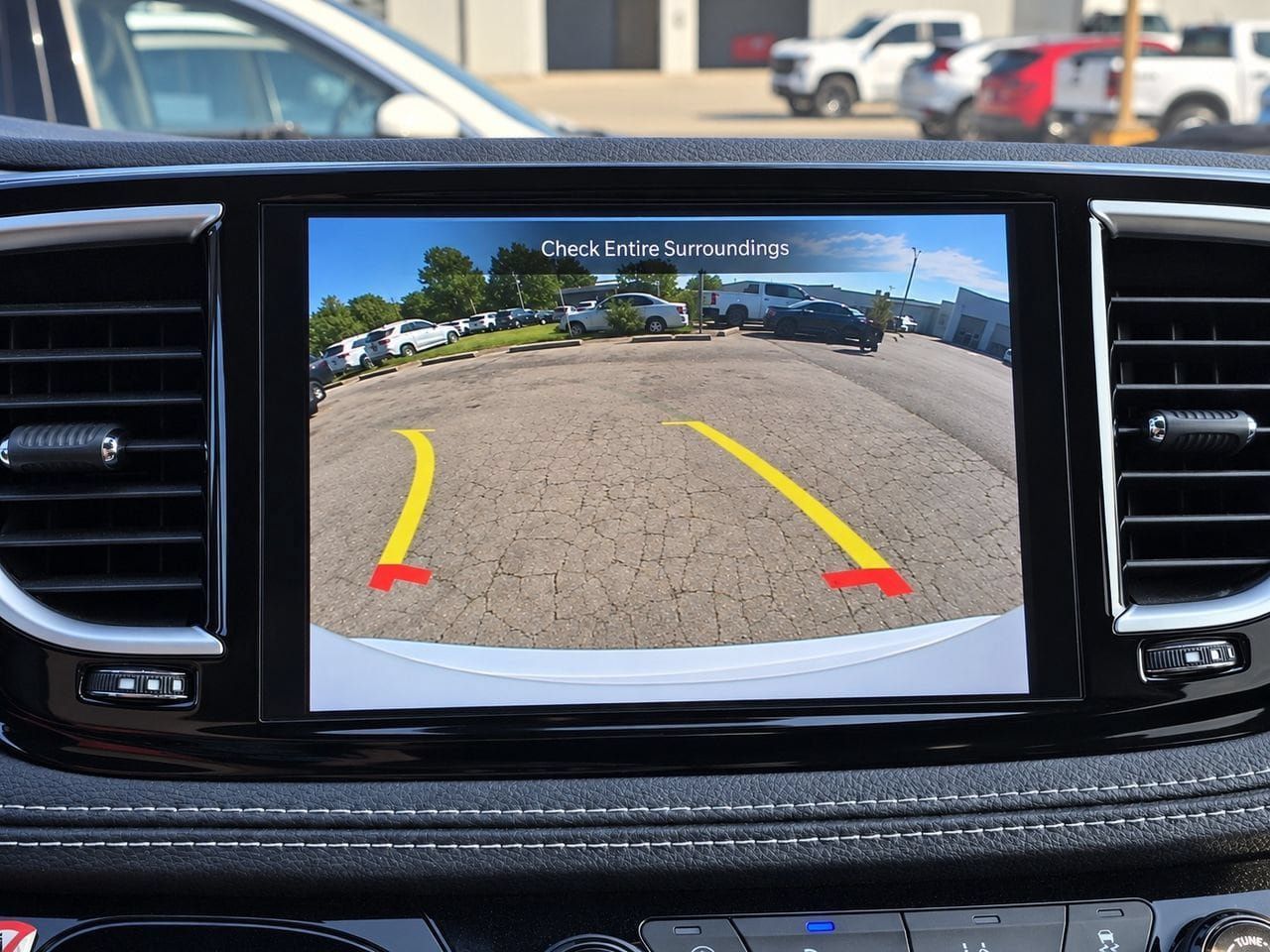 Used 2025 Chrysler Pacifica Limited FWD image 18