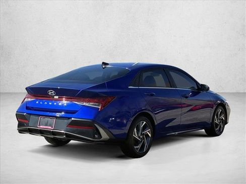 Used 2025 Hyundai Elantra SEL image 5