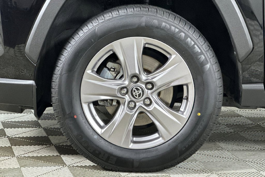 Used 2023 Toyota RAV4 XLE FWD image 32