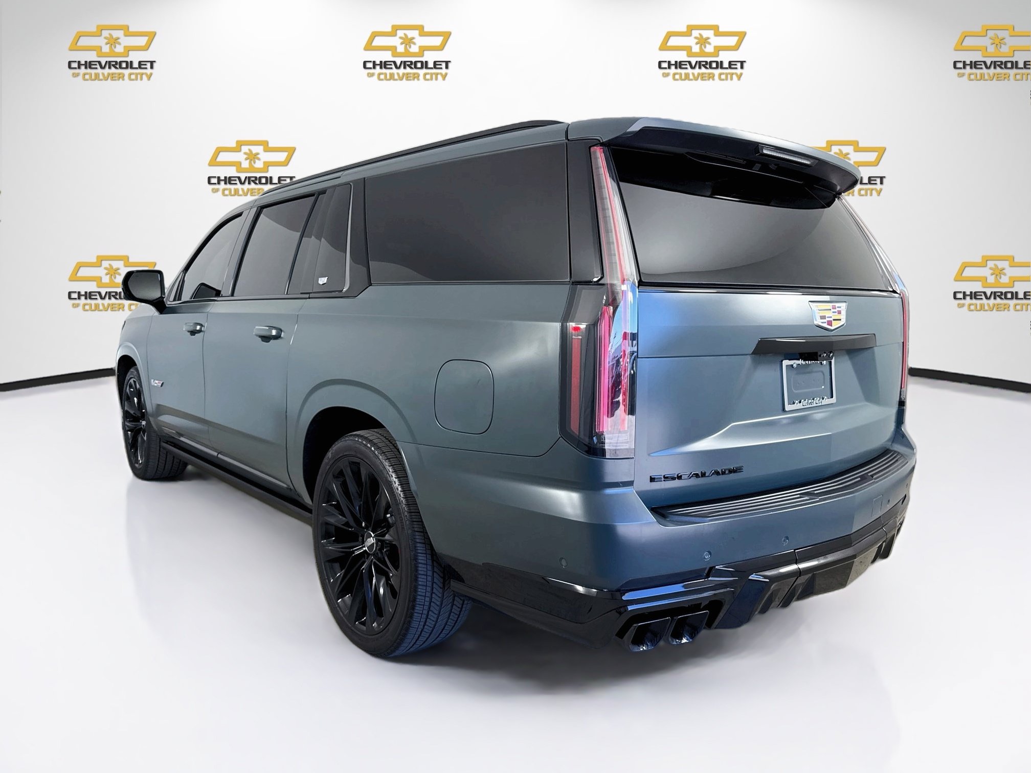 Used 2025 Cadillac Escalade ESV V w/ LPO, ONYX Package AWD/4WD image 6