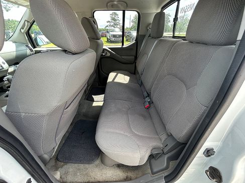 Used 2016 Nissan Frontier SV RWD image 7