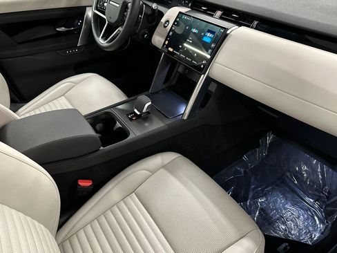 Used 2024 Land Rover Discovery Sport S image 32