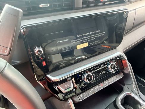 New 2025 GMC Sierra 2500 Denali w/ Denali Reserve Package image 17