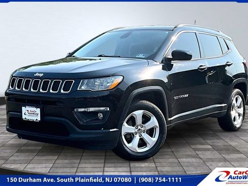 Used 2019 Jeep Compass Latitude w/ Popular Equipment Group AWD/4WD image 1