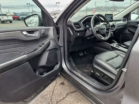 Used 2022 Ford Escape Titanium image 10