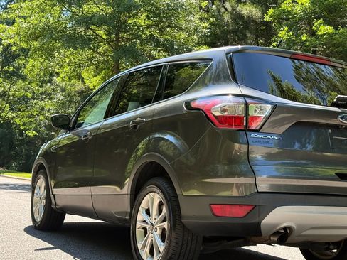 Used 2017 Ford Escape SE AWD/4WD image 7