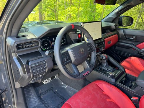 Used 2025 Toyota Tacoma TRD Pro image 30