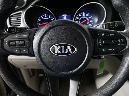Used 2019 Kia Sedona LX FWD image 25