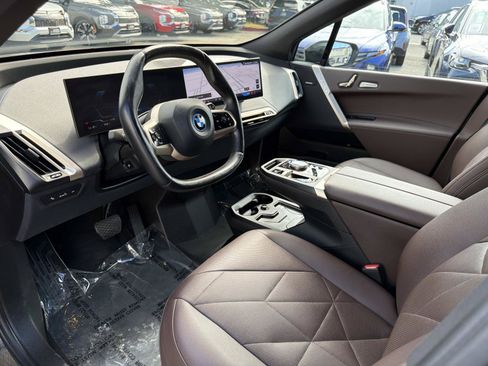 Used 2024 BMW iX xDrive50 w/ Premium Package AWD/4WD image 15