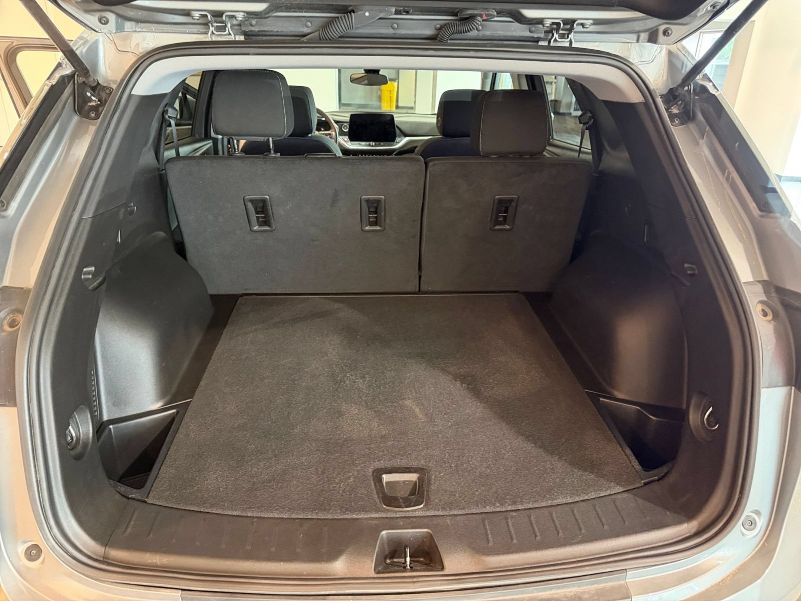 Used 2025 Chevrolet Blazer LT FWD image 31