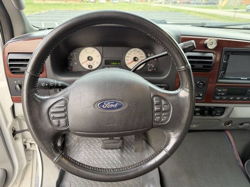Used 2005 Ford F250 Lariat image 39