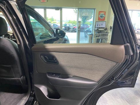 Used 2023 Nissan Rogue S AWD/4WD image 19