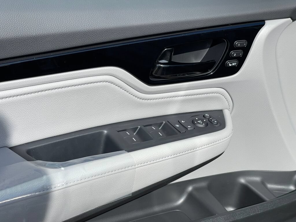 Certified 2024 Honda Odyssey EX image 4