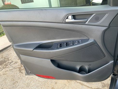 Used 2017 Hyundai Tucson SE image 30