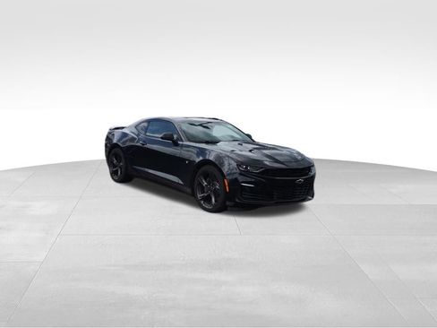 Used 2019 Chevrolet Camaro SS RWD image 3