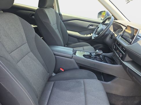 Used 2025 Nissan Rogue SV FWD image 10