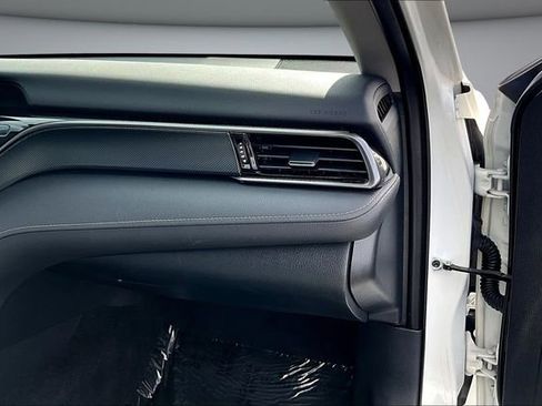 Used 2022 Toyota Camry SE image 25