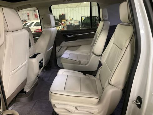 Used 2021 GMC Yukon XL Denali w/ Denali Premium Package image 25
