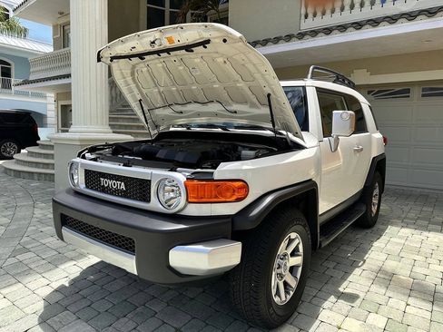 Used 2014 Toyota FJ Cruiser 4WD w/ Upgrade Package image 49