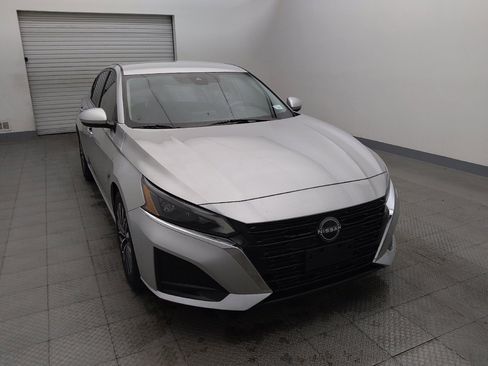 Used 2023 Nissan Altima 2.5 SV FWD image 14