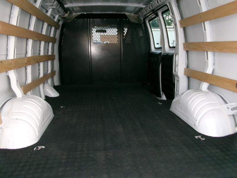 Used 2025 GMC Savana 2500 w/ Driver Convenience Package RWD image 2