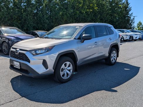 Used 2022 Toyota RAV4 LE AWD/4WD image 7