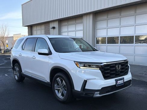 Used 2023 Honda Pilot EX-L image 3