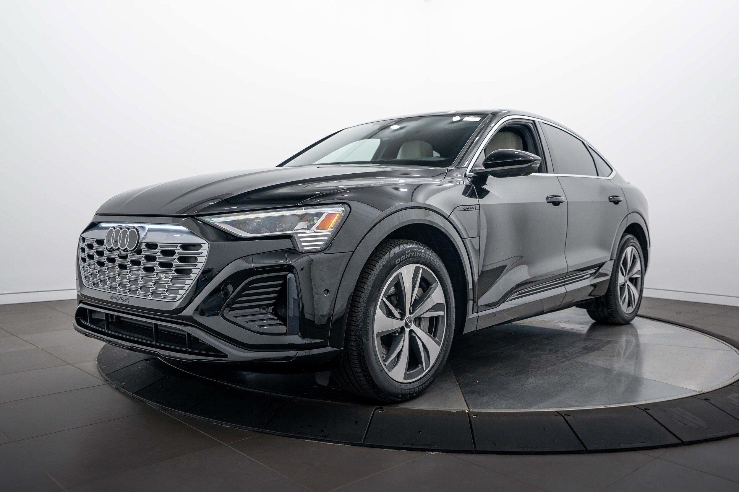 Certified 2024 Audi Q8 e-tron Prestige w/ Prestige Package AWD/4WD image 7