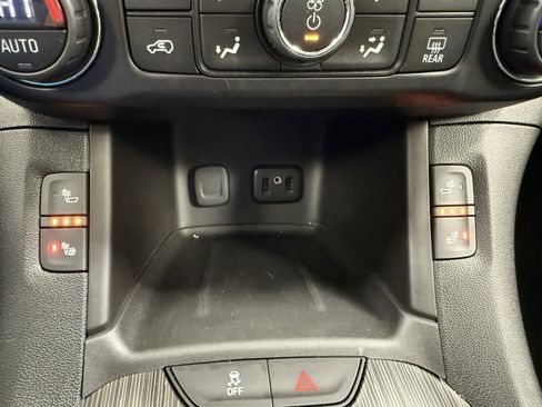 Used 2019 GMC Acadia SLT image 32