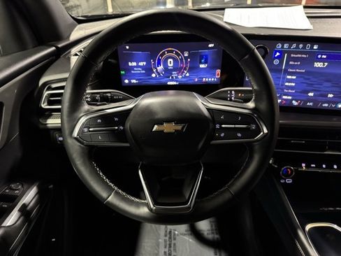 Used 2024 Chevrolet Traverse LT image 19