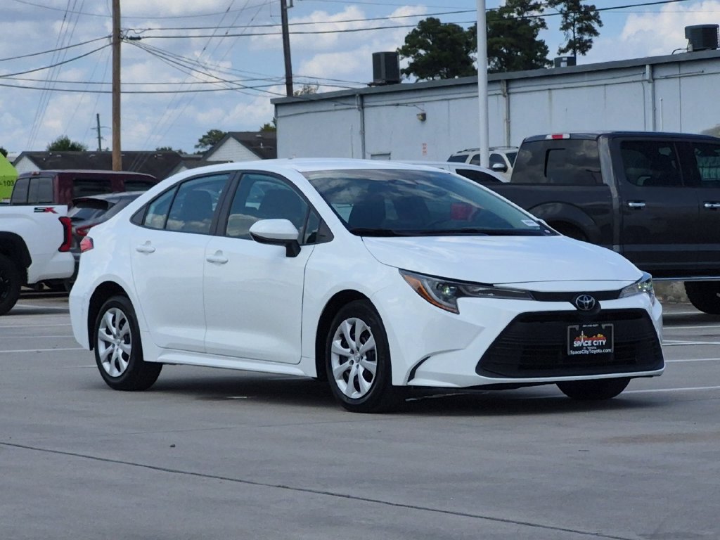 Used 2025 Toyota Corolla LE FWD image 8