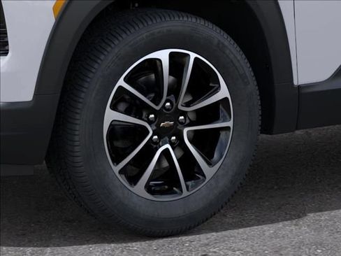 New 2026 Chevrolet TrailBlazer LT w/ Convenience Package FWD image 9