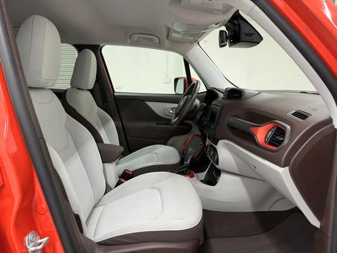 Used 2017 Jeep Renegade Latitude FWD image 62