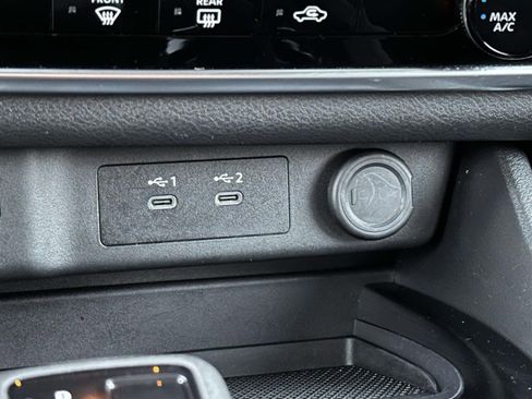 Used 2024 Nissan Rogue S image 23