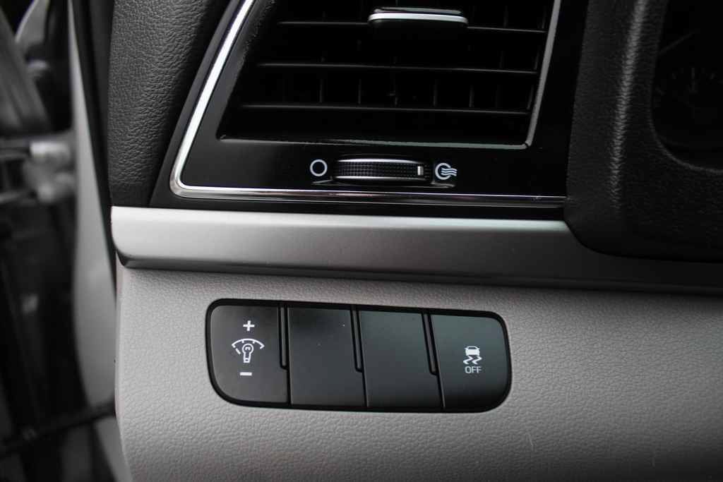 Used 2017 Hyundai Elantra SE FWD image 12