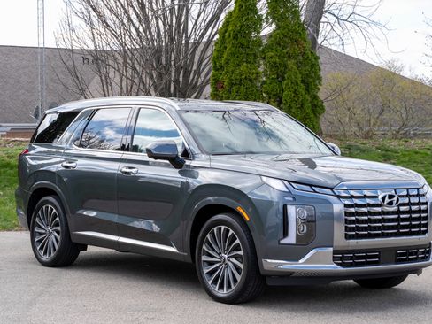 Used 2024 Hyundai Palisade Calligraphy image 3