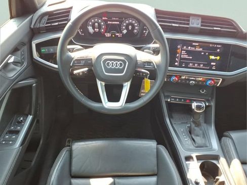 Used 2022 Audi Q3 2.0T Premium Plus w/ Premium Plus Package AWD/4WD image 5