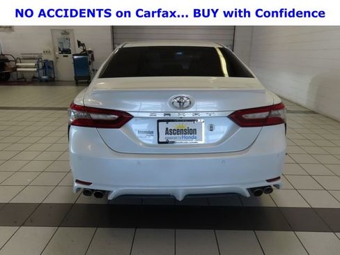 Used 2018 Toyota Camry XSE image 10