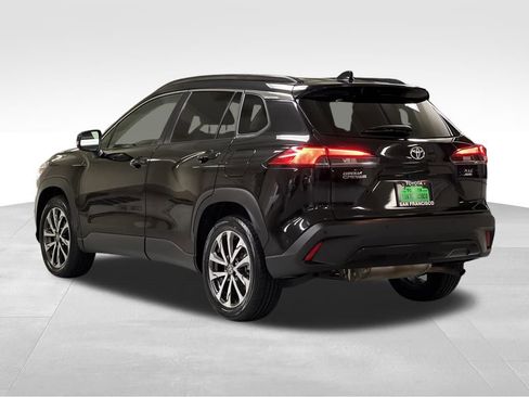 Certified 2022 Toyota Corolla Cross XLE image 3