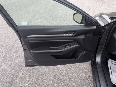 Used 2022 Nissan Altima 2.5 SV FWD image 11