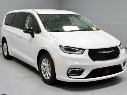 Used 2024 Chrysler Pacifica Touring-L