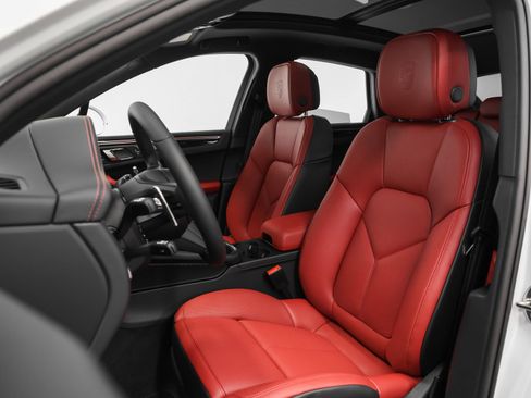 Certified 2026 Porsche Macan AWD/4WD image 5