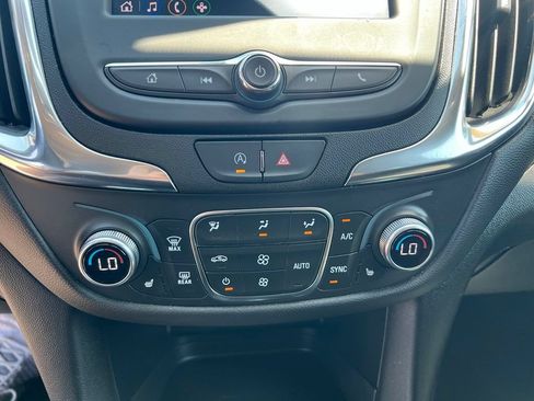 Used 2024 Chevrolet Equinox LT FWD image 32