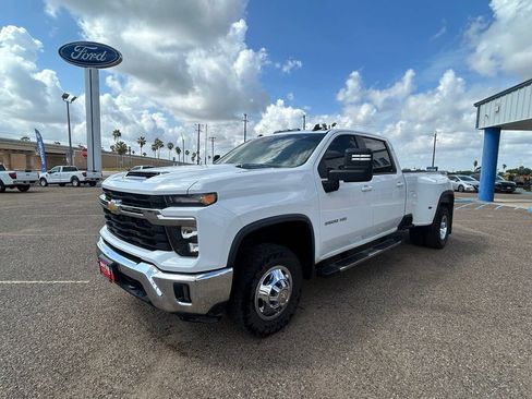Used 2024 Chevrolet Silverado 3500 LT w/ Convenience Package AWD/4WD image 3