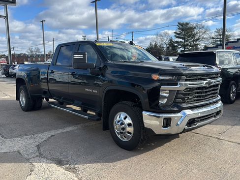 Used 2026 Chevrolet Silverado 3500 LT w/ All Star Edition image 4