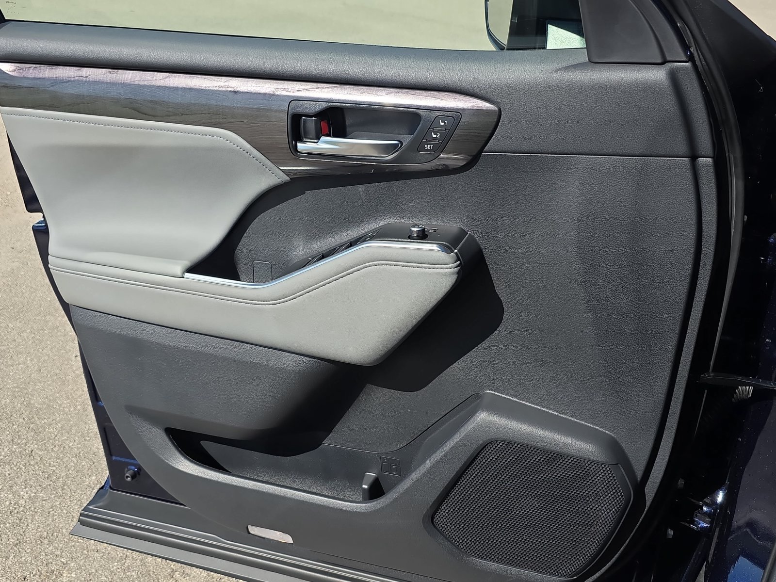 New 2026 Toyota Highlander Platinum AWD/4WD image 23