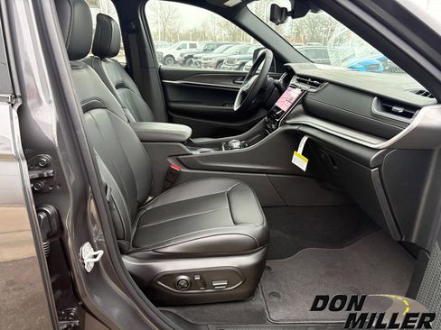 New 2025 Jeep Grand Cherokee Limited w/ Luxury Tech Group II image 25